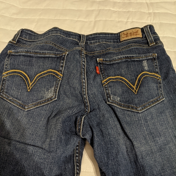 Levi's - Picture 2 of 7